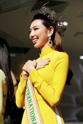 Hoa hậu Thùy Tiên bảo trợ cho trẻ em mồ côi do dịch COVID-19