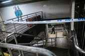 Một phụ nữ gốc Á bị xô vào tàu điện ngầm đang lao tới ở New York
