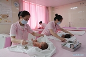 Dân số Trung Quốc tăng chưa đến nửa triệu người, số ca sinh lại giảm