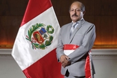 Bị tố đánh vợ con, thủ tướng Peru mất chức