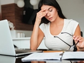5 bài tập để giảm căng thẳng mắt do máy tính