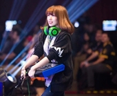 Nữ game thủ Nhật Bản bị sa thải vì chê đàn ông cao dưới 1,7 m