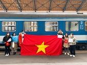 Du học sinh Việt tại Hungary hỗ trợ đón đồng hương từ Ukraine