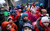 Trẻ em Ukraine đối mặt với muôn vàn rủi ro, tương lai bất định