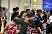 Hai chuyến bay đưa gần 600 người Việt từ Ukraine về nước an toàn