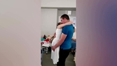 Nữ y tá Ukraine cụt chân khiêu vũ trong đám cưới