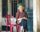 Cụ bà cao tuổi bậc nhất Việt Nam, có 114 con cháu vẫn lén đi  buôn