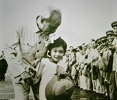 Ấn tượng sâu đậm của cô bé Trung Quốc được chụp ảnh chung với Bác