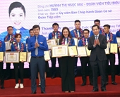 Nữ cầu thủ Nguyễn Thị Vạn được tuyên dương Thanh niên tiên tiến làm theo lời Bác
