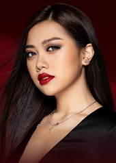 Nữ sinh thạo ba ngoại ngữ ở Miss Universe Vietnam