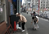 Bạn trẻ Việt Nam ở Nhật Bản nhặt rác hưởng ứng ngày Môi trường thế giới