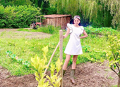 Muốn cảm nhận hương vị quê nhà, một cô gái tạo dựng cả khu vườn thuần Việt giữa đất Pháp