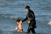 Tòa án Pháp cấm đồ bơi của phụ nữ Hồi giáo tại bể công cộng