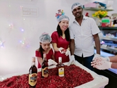 Mở tiệm bánh ở Ấn Độ, 8X Việt bối rối trước trăm câu hỏi của dân địa phương