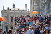 Venice gây tranh cãi khi tìm cách xóa sổ du khách nghèo