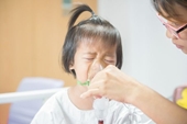 Bệnh hen suyễn ở trẻ em cần điều trị đúng để tránh biến chứng
