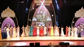 Ấn tượng tà áo dài tại đêm chung kết Hoa hậu Áo dài phu nhân toàn châu Âu năm 2022