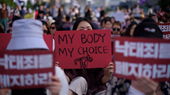 Phụ nữ và bác sĩ Hàn Quốc dò dẫm trong điều kiện tranh tối tranh sáng của luật phá thai