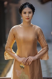 Diễn viên Nhật đóng phim Em và Trịnh làm người mẫu quảng bá áo dài Việt Nam