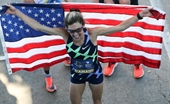 Bà mẹ 37 tuổi, 2 con, phá kỷ lục marathon nữ nước Mỹ