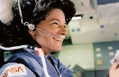 Nữ phi hành gia đầu tiên của Hoa Kỳ Phá bỏ rào cản phân biệt giới tính, thách thức định kiến và cùng lúc thiết lập 3 mốc lịch sử