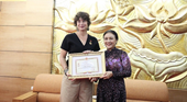 VUFO trao tặng kỷ niệm chương cho Đại sứ Hà Lan Elsbeth Akkerman