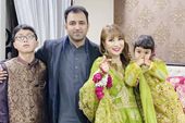 Mẹ Việt đơn thân lấy chồng Pakistan về nước mua xe tặng bố mẹ