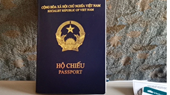 Pháp công nhận hộ chiếu mẫu mới của Việt Nam