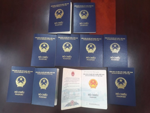 Tây Ban Nha cũng chưa chấp nhận hộ chiếu mới của Việt Nam