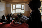 Phụ nữ Afghanistan đang sống ngược dòng thời gian