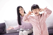 Bố mẹ của những em bé giỏi giang, ngoan ngoãn thường có 5 đặc điểm này