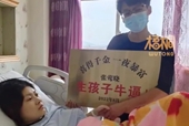 Chồng làm bằng khen chúc mừng vợ sinh con gái ở Trung Quốc