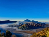 Trải nghiệm bước đi trên miệng núi lửa ở Indonesia
