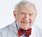 Bác sĩ 100 tuổi tiết lộ về ‘kẻ thù’ của tuổi thọ