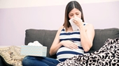 Mẹ tiêm phòng cúm giúp giảm tỉ lệ nhập viện cho con