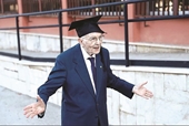 98 tuổi, cụ ông lấy bằng thạc sĩ