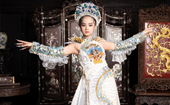 Áo dài “Vũ điệu hóa Rồng” bên cổ vật thời Nguyễn