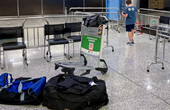 13 giờ ác mộng của gia đình em bé tự kỷ ở sân bay Hong Kong