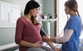 Cách phòng ngừa và ổn định huyết áp cho mẹ bầu