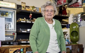 Cụ bà gần 100 tuổi vẫn chưa muốn nghỉ hưu, tuổi càng cao càng khao khát làm việc