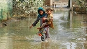 Pakistan miễn học phí đại học sau lũ lụt