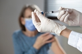Italy ưu tiên tiêm vaccine liều tăng cường cho đối tượng trên 60 tuổi