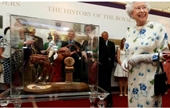 Nhiều thương hiệu thời trang lo sốt vó sau khi Nữ hoàng Anh qua đời