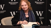 Nữ nhà văn Anh đoạt hai giải Booker qua đời