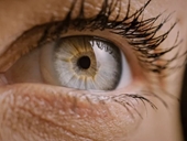 Tập chớp mắt để cải thiện chứng khô mắt, mỏi mắt