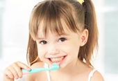 Chăm sóc răng cho trẻ trong độ tuổi thay răng
