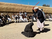 Một phụ nữ Afghanistan treo cổ tự tử vì sợ bị ném đá nơi công cộng