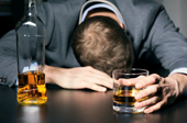 Rượu là nguyên nhân tử vong chính của hàng nghìn thanh niên Mỹ
