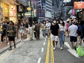 Hong Kong nới lỏng quy định phòng COVID-19 đối với du khách nước ngoài
