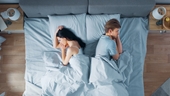 Vợ chồng giận nhau có nên ngủ riêng hay không